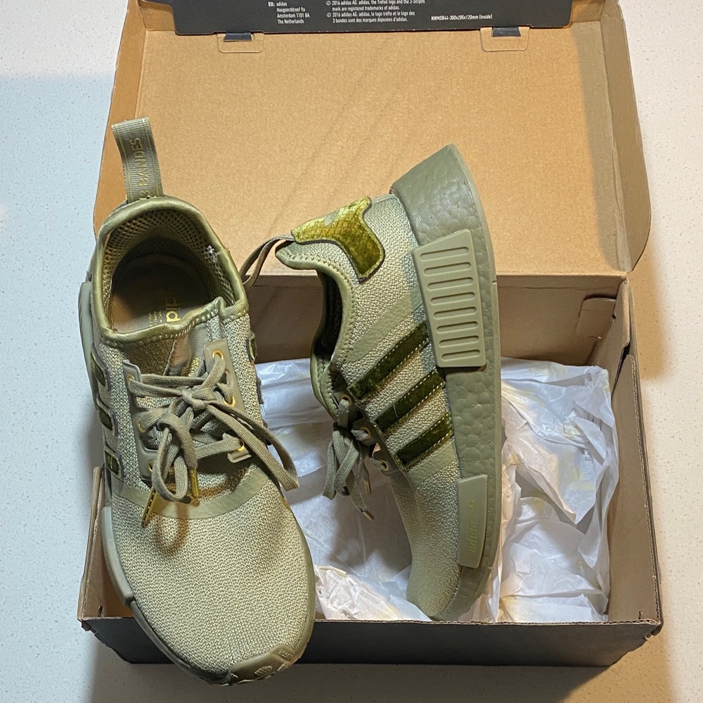 Adidas originals Women’s Olive Green Sneakers
